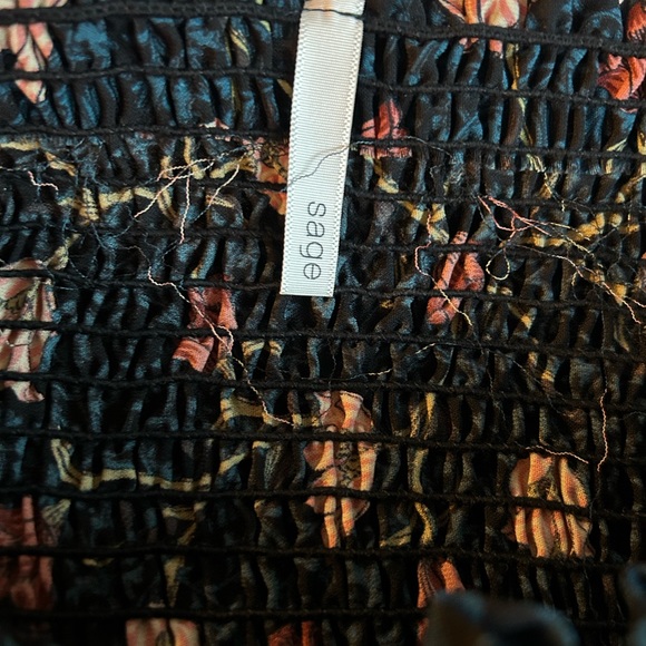 Sage Smocked Off the Shoulder Floral Romper.                       Women’s Large - Picture 5 of 6